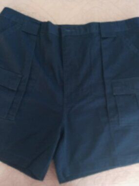 Weekenders  men's 6-pocket shorts (waist 42)